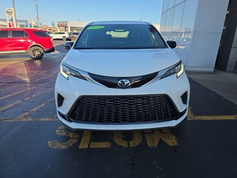 Used 2023 Toyota Sienna XSE image 10
