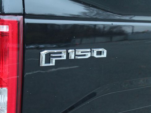 Used 2017 Ford F150 Lariat w/ Trailer Tow Package image 40