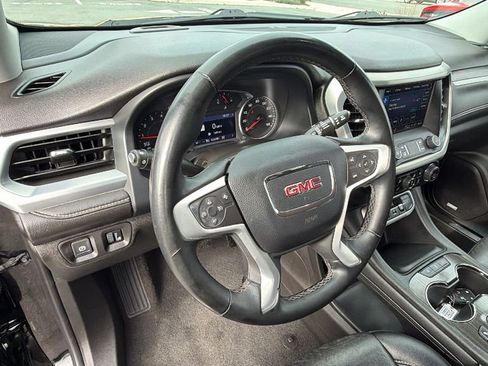 Used 2023 GMC Acadia SLT image 32