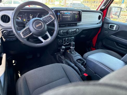 Used 2024 Jeep Wrangler Unlimited Sahara AWD/4WD image 26