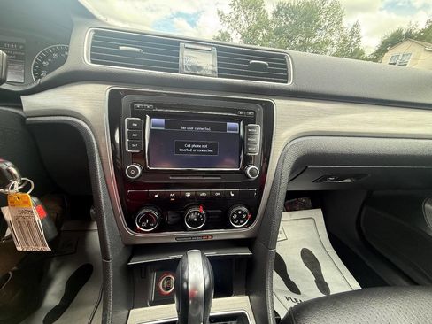 Used 2015 Volkswagen Passat 1.8T SE image 17