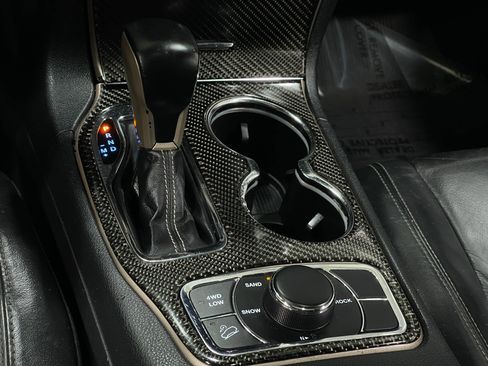 Used 2017 Jeep Grand Cherokee Limited image 29