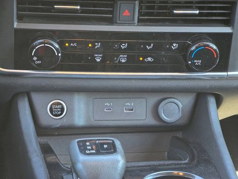 Used 2023 Nissan Rogue S FWD image 19