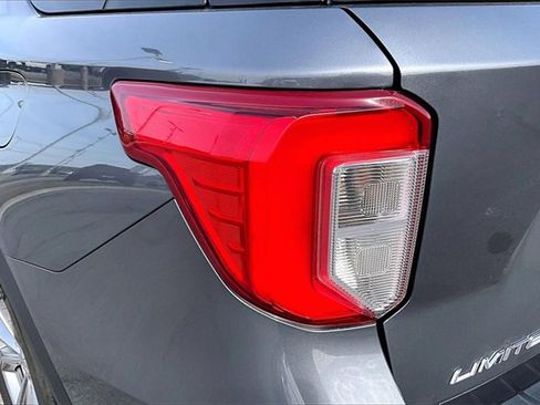 Used 2022 Ford Explorer Limited image 28