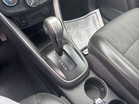 Used 2019 Chevrolet Trax LT w/ Sun & Sound Package FWD image 15