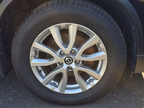 Used 2019 Nissan Rogue S image 9