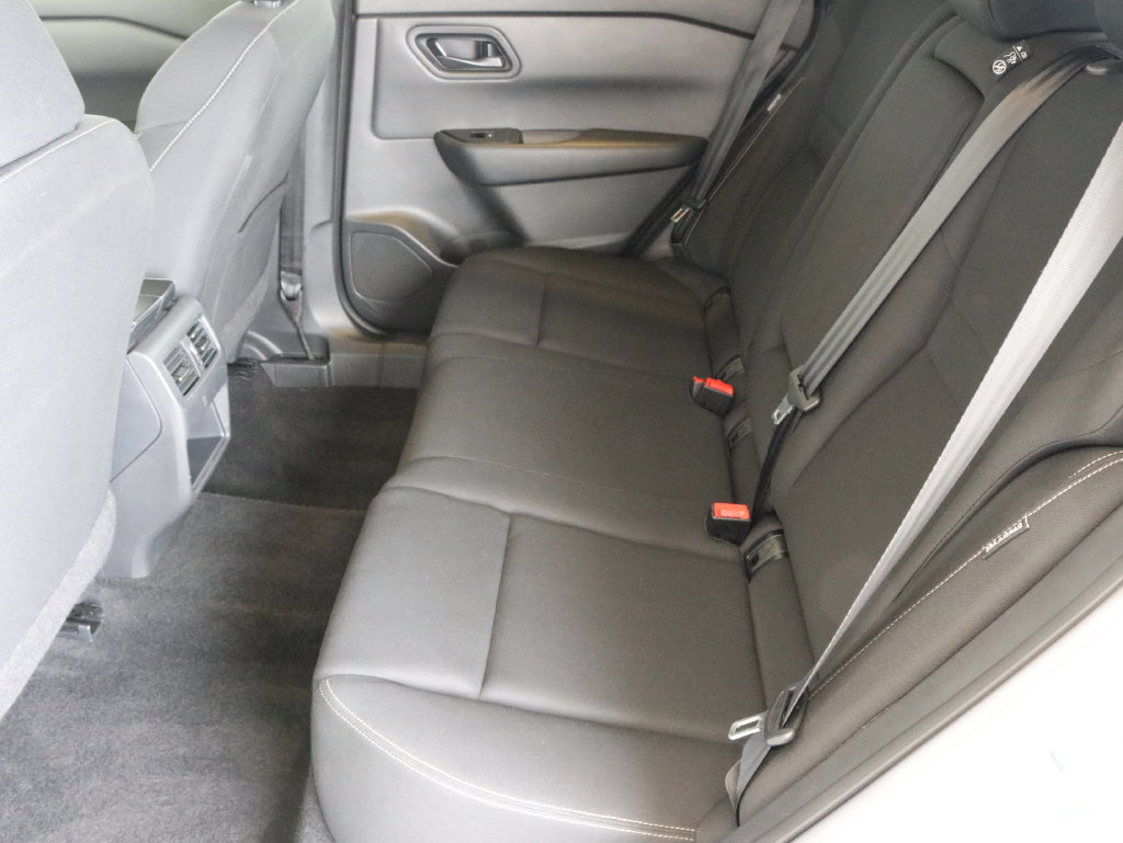 Used 2024 Nissan Rogue S AWD/4WD image 30