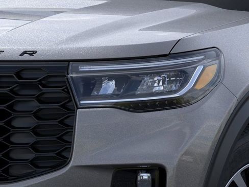 New 2025 Ford Explorer ST-Line w/ Premium Package RWD image 19