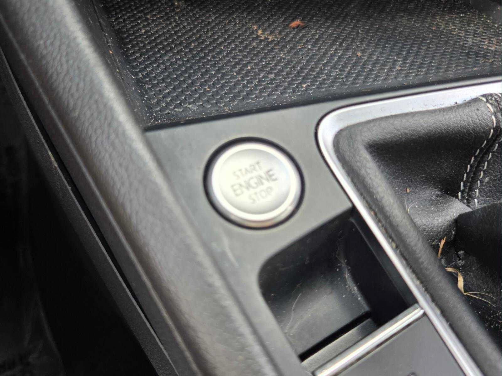 Used 2023 Volkswagen Jetta SE w/ Panoramic Sunroof Package FWD image 24