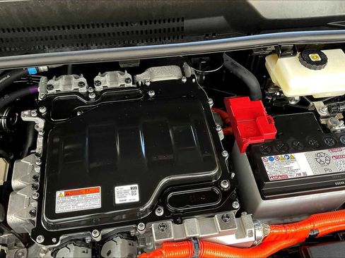 Used 2023 Toyota bZ4X XLE image 32