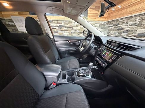 Used 2018 Nissan Rogue SV w/ Sun & Sound Touring Package image 14