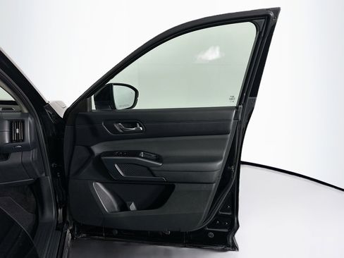 Used 2023 Nissan Pathfinder SL image 34