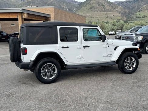 Used 2022 Jeep Wrangler Unlimited Sahara AWD/4WD image 3
