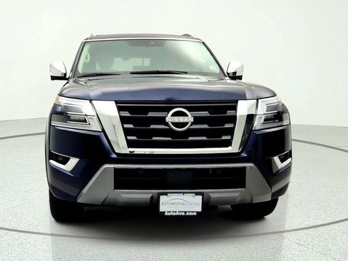 Used 2024 Nissan Armada Platinum w/ Captain's Chairs Package RWD image 2