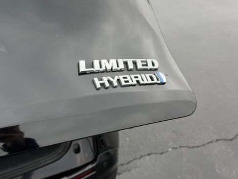 Used 2023 Toyota Sienna Limited image 34