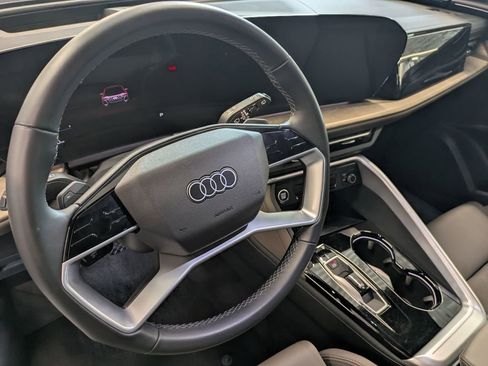 Used 2025 Audi Q5 Premium Plus w/ Premium Plus AWD/4WD image 16