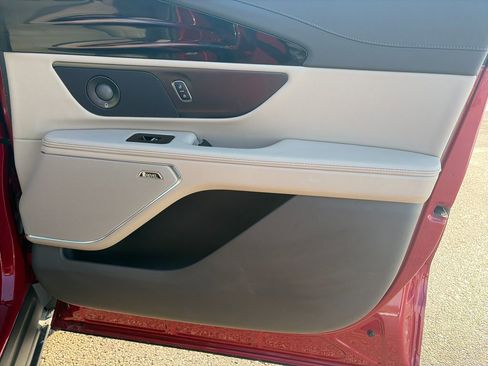 Used 2025 Lincoln Nautilus Premier w/ Equipment Group 102A image 14