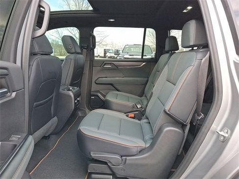 Used 2024 GMC Acadia AT4 w/ Luxury Package image 25