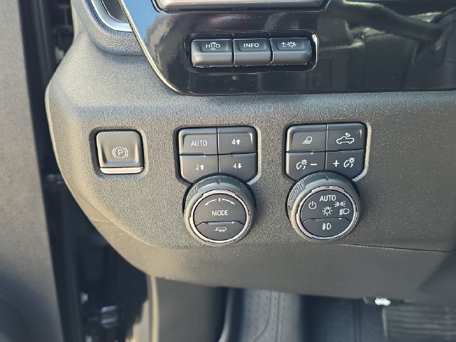 Certified 2022 Chevrolet Silverado 1500 High Country w/ High Country Premium Package AWD/4WD image 21