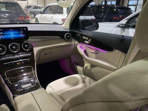 Used 2022 Mercedes-Benz GLC 300 w/ Premium Package Lite image 4