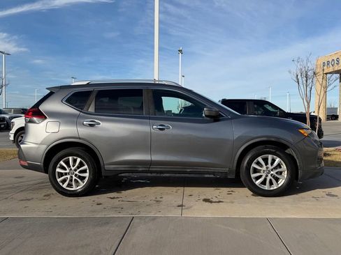 Used 2018 Nissan Rogue SV image 19