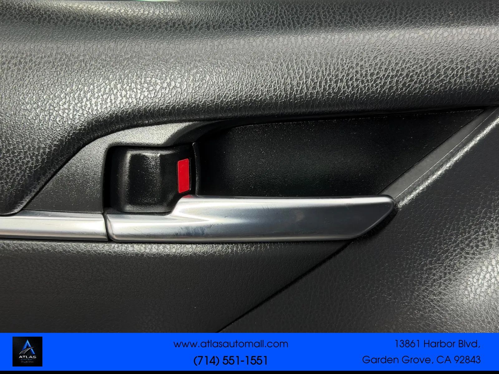 Used 2018 Toyota Camry SE w/ Moonroof Package FWD image 25