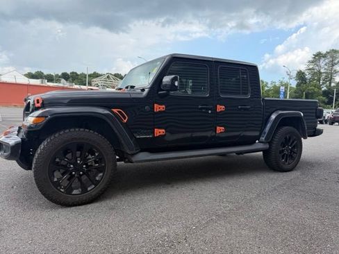 Used 2023 Jeep Gladiator Overland AWD/4WD image 1