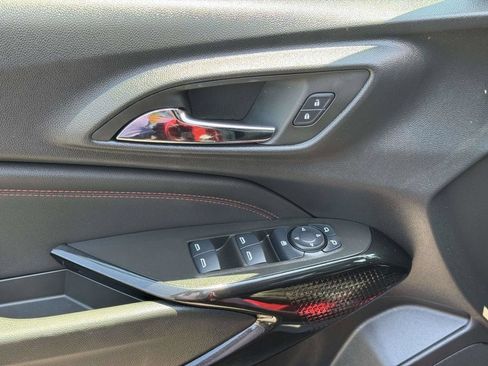 Used 2024 Chevrolet Trax RS w/ Sunroof Package FWD image 19