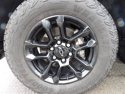 Used 2025 Chevrolet Colorado Z71 w/ Midnight Edition AWD/4WD image 9