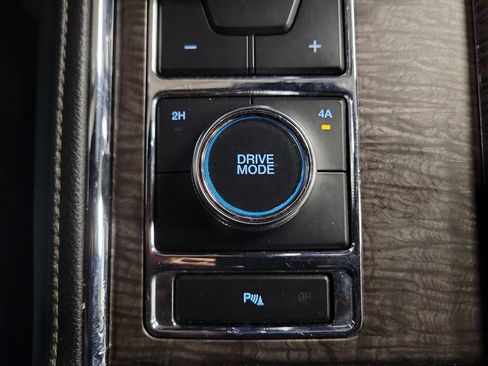 Used 2021 Ford Expedition Limited image 15