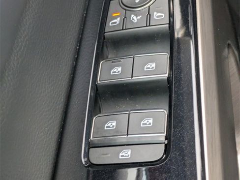 Used 2023 Nissan Pathfinder Platinum w/ Black Appearance Package image 28