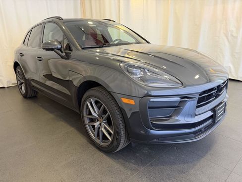 Certified 2025 Porsche Macan image 7