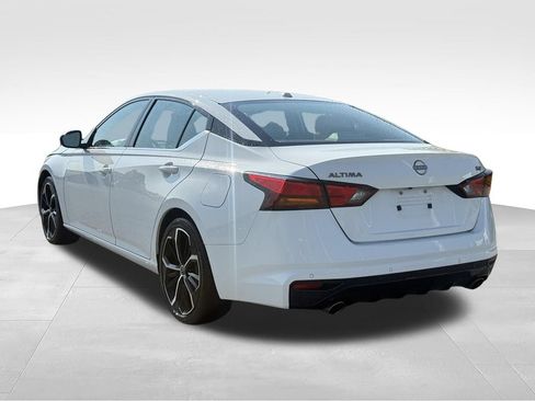 Used 2024 Nissan Altima 2.5 SR FWD image 3