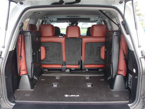 Used 2018 Lexus LX 570 4WD w/ Luxury Package image 11