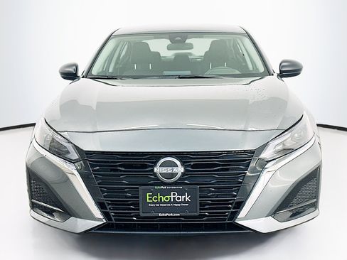 Used 2025 Nissan Altima 2.5 SV image 2