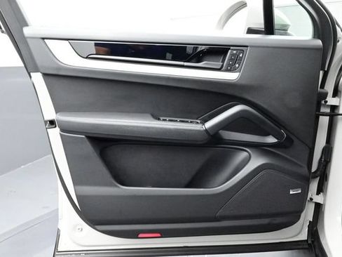 Certified 2025 Porsche Cayenne S AWD/4WD image 7