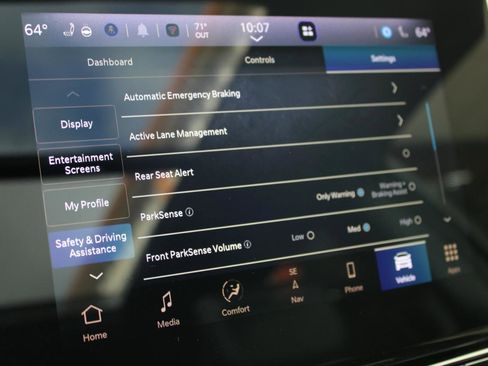 Used 2022 Jeep Wagoneer Series III w/ Premium Group I image 38