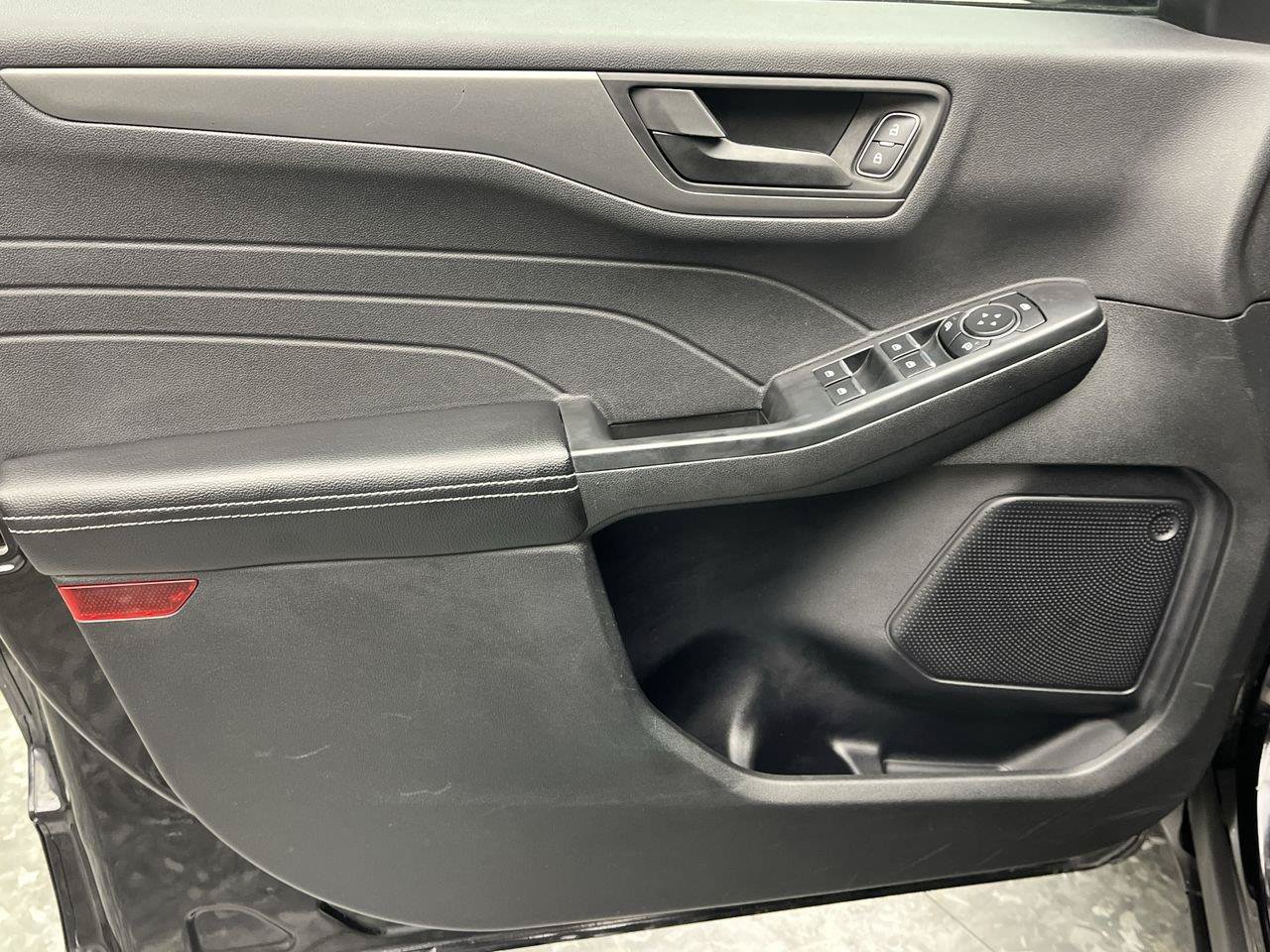 Used 2025 Ford Escape Active AWD/4WD image 7