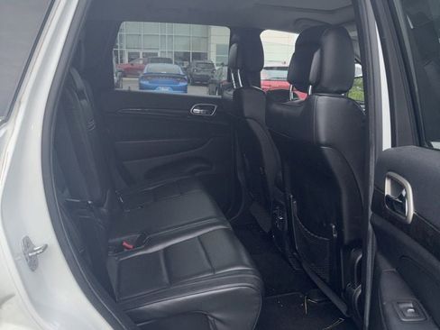 Used 2013 Jeep Grand Cherokee Laredo w/ Laredo E Group AWD/4WD image 14
