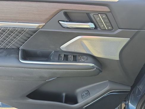 Used 2025 GMC Acadia Denali w/ Super Cruise Package image 23