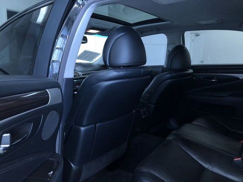 Used 2013 Lexus LS 460 AWD w/ Comfort Pkg image 19