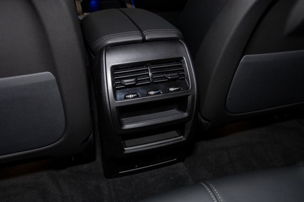 Used 2026 BMW X5 xDrive40i w/ Premium Package AWD/4WD image 36