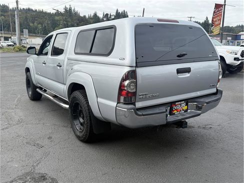 Used 2013 Toyota Tacoma Lifted Falken A/T Tires w/ SR5 Pkg image 5