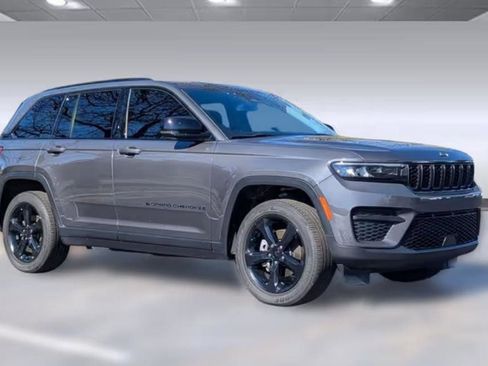 Used 2023 Jeep Grand Cherokee L Laredo image 7