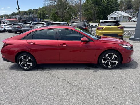 Used 2023 Hyundai Elantra SEL w/ Convenience Package FWD image 2