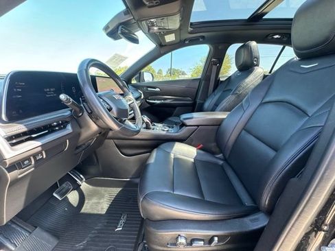 Used 2024 Cadillac XT4 Sport w/ Cold Weather Package FWD image 2