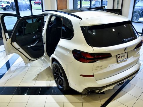 Used 2024 BMW X5 xDrive40i w/ M Sport Package image 8