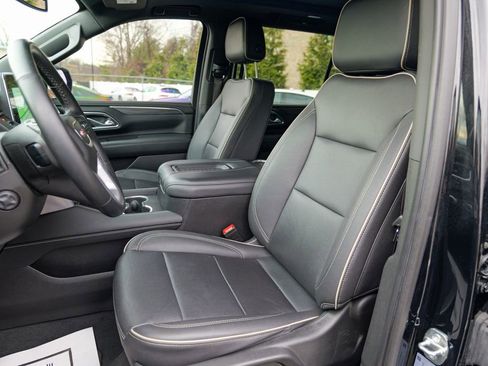 Used 2023 GMC Yukon XL SLT w/ SLT Premium Package image 22