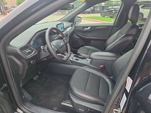 Used 2025 Ford Escape ST-Line AWD/4WD image 9