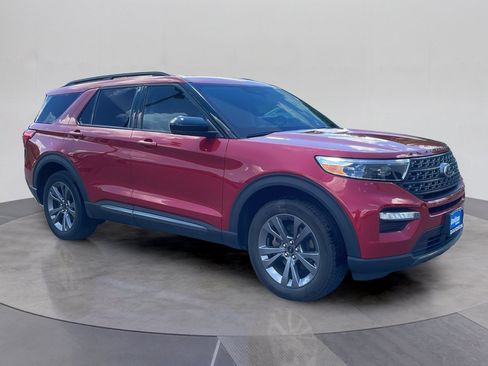 Used 2023 Ford Explorer XLT w/ Equipment Group 202A AWD/4WD image 9